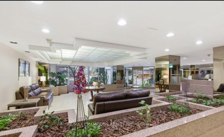 Property Photo:  400 Webb Drive 1204  ON L5B 3Z7 
