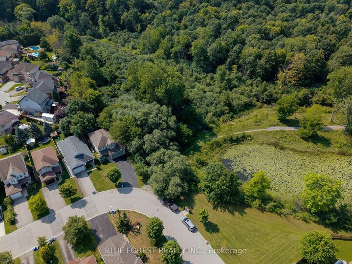 Property Photo: 1233 Crosscreek Crescent ON N5Y 6H6