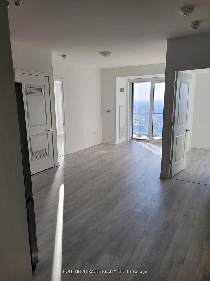 Property Photo: 4655 Metcalfe Avenue 1801 ON L5M 0Z7