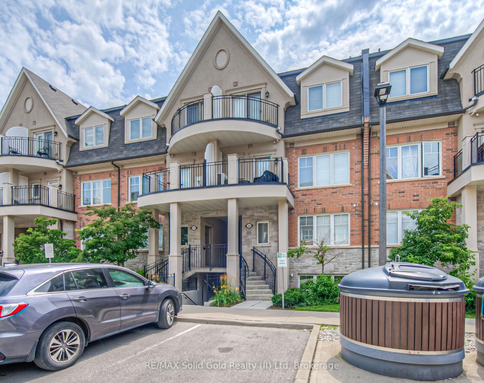 Property Photo: 2420 Baronwood Drive Unit #32-01 ON L6M 0X6