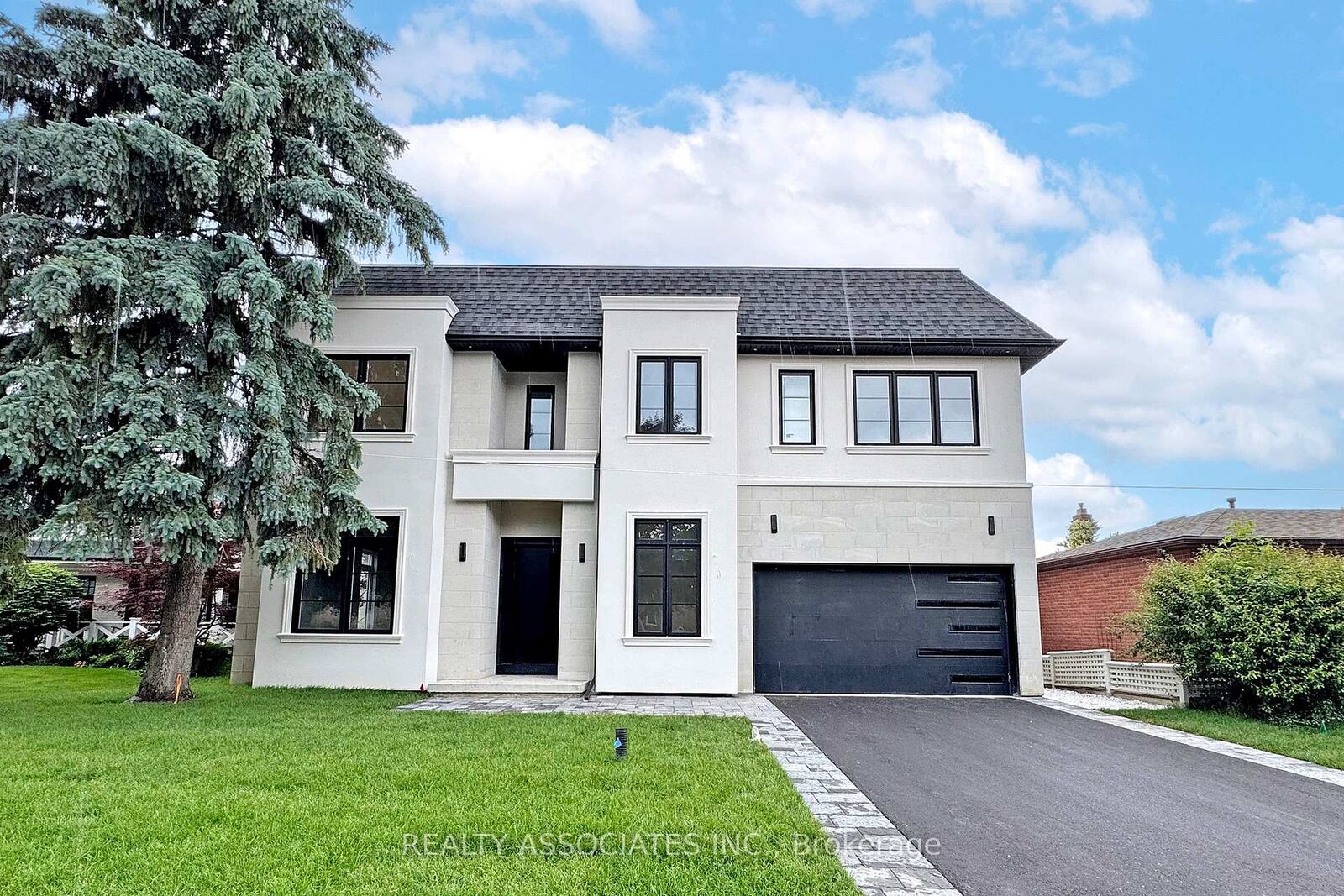 Property Photo: 32 Cossar Avenue ON L4G 3N8