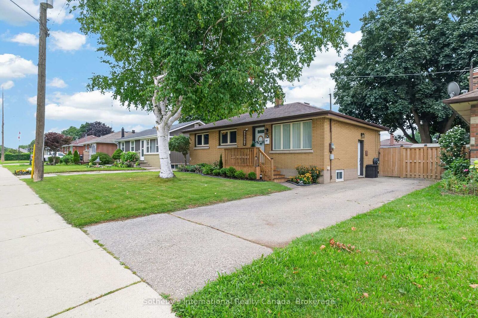 Property Photo:  94 Ninth Avenue  ON N3S 1E5 