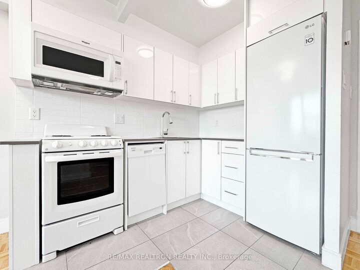 Property Photo: 1500 Bathurst Street 907 ON M5P 3L3