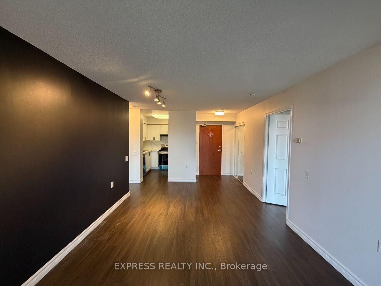 Property Photo:  35 Finch Avenue E 2211  ON M2N 6Z8 