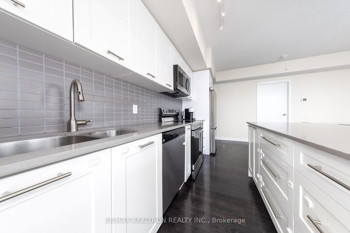 Property Photo: 2200 Lake Shore Boulevard W 3509 ON M8V 1A4