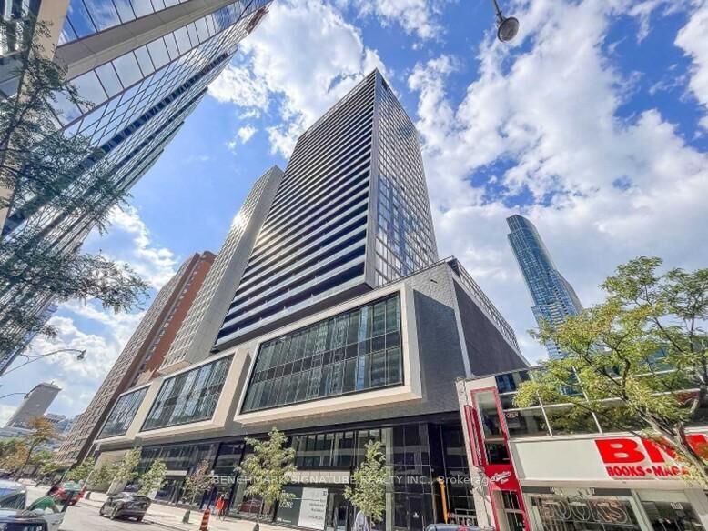 Property Photo: 20 Edward Street 2513 ON M5G 0C5