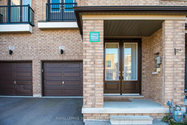 Property Photo: 215 Elyse Court ON L4G 2C9