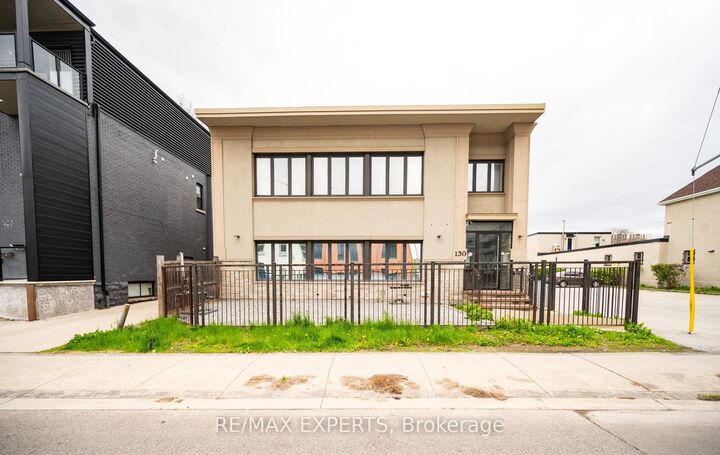 130 Wellington Street N 203 — photo 1