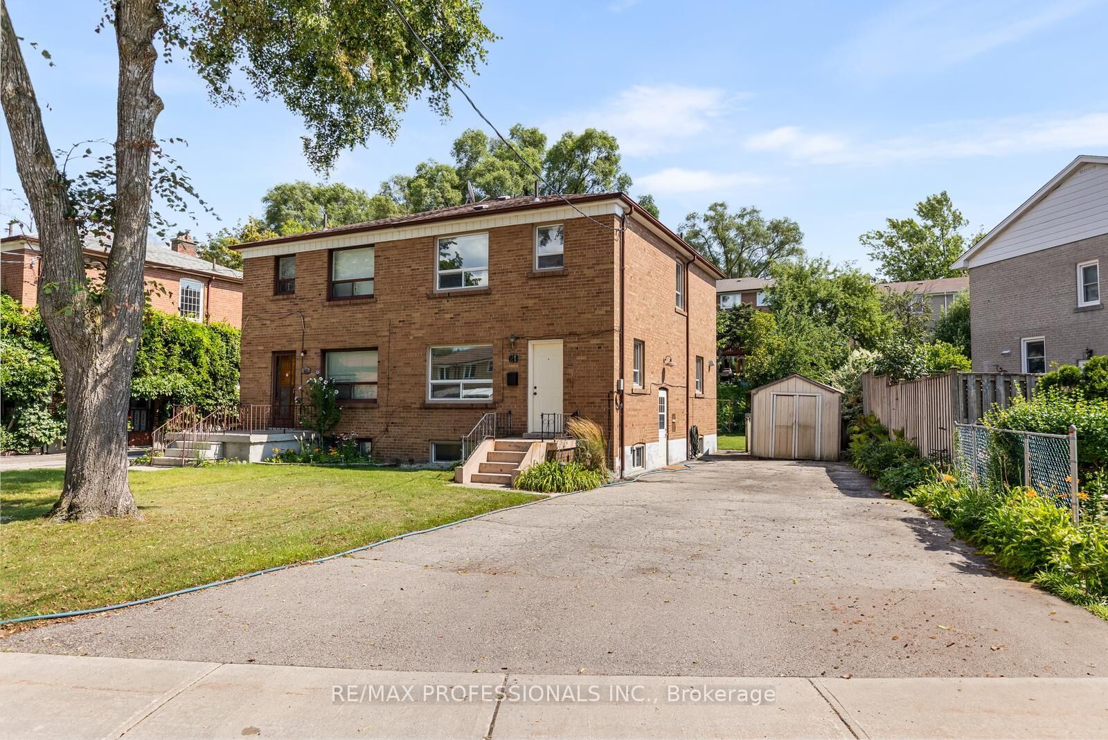 Property Photo: 21 Brendwin Road ON M6N 4V6