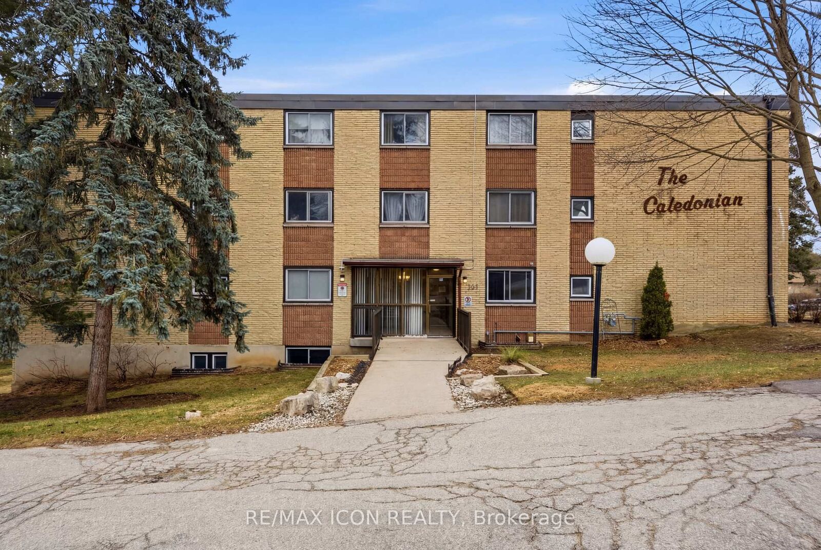 Property Photo:  944 Caledonian View 206  ON N3H 1A5 