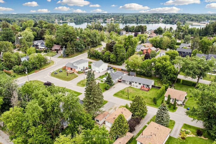 Property Photo: 9 Maple Grove Street ON L4A 2X6