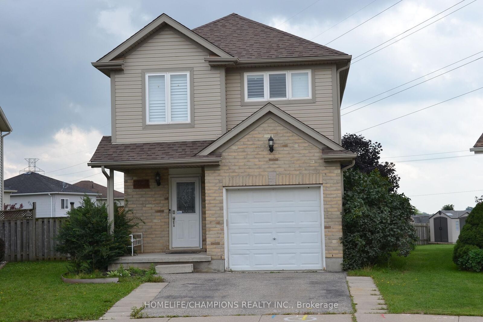 Property Photo:  132 Henhoeffer Crescent  ON N2E 4H3 