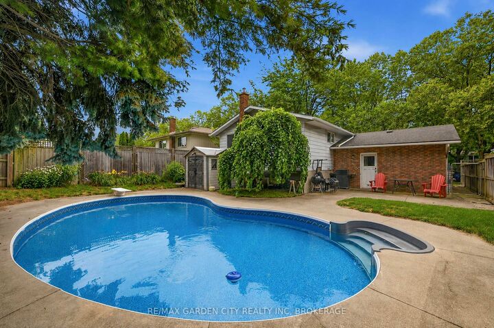 Property Photo: 11 Kimbermount Drive ON L2N 5W6