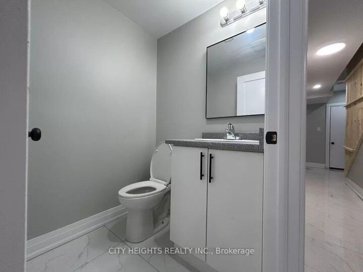 Property Photo:  10 Robins Avenue 2  ON L8H 4M7 