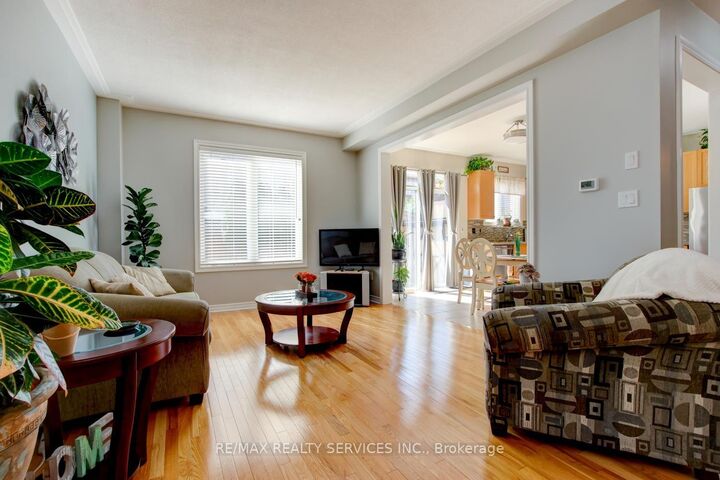 Property Photo: 35 Hardgate Crescent ON L7A 3V7