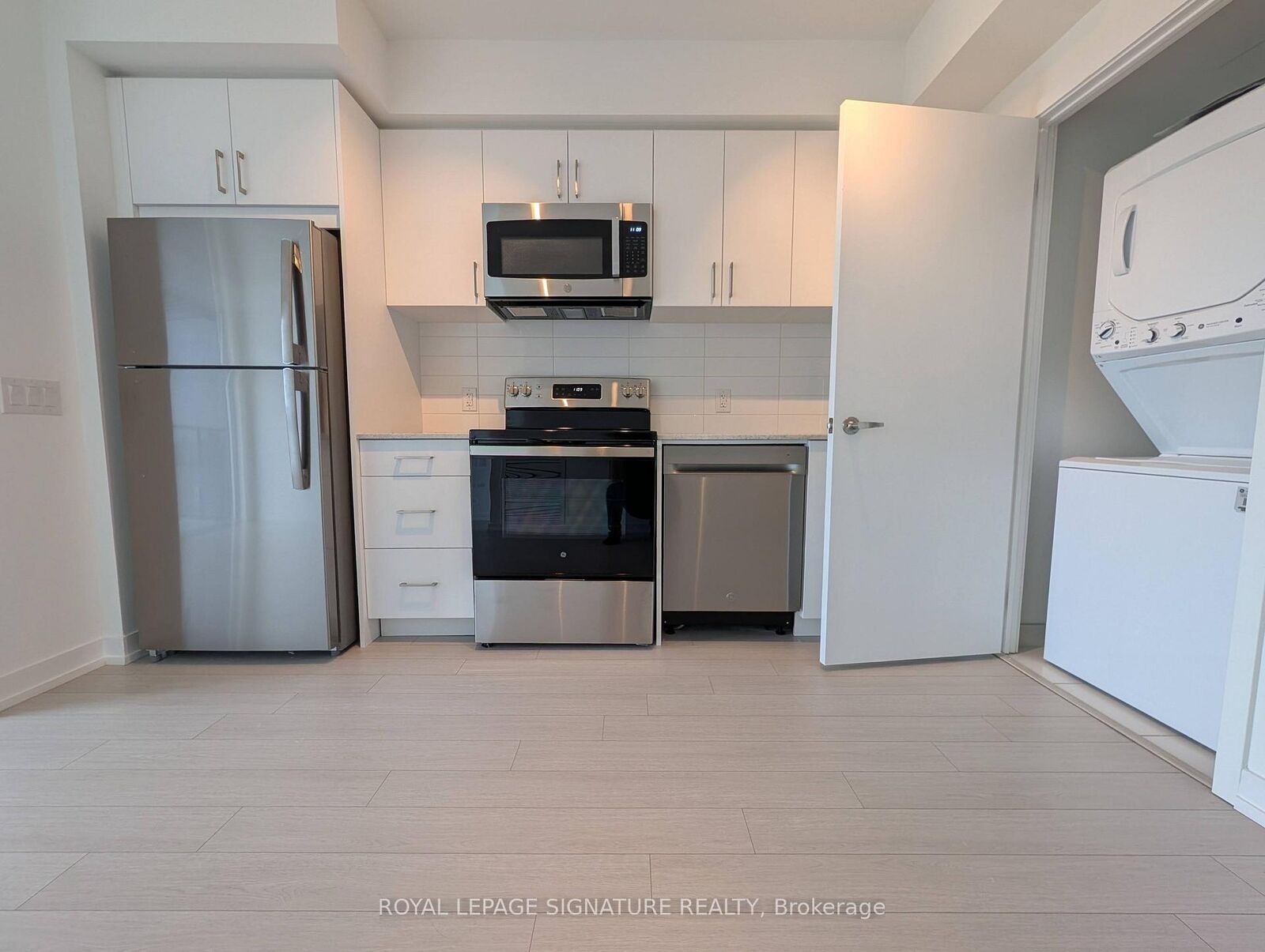 Property Photo:  4010 Eglinton Avenue 1320  ON M9A 4M2 