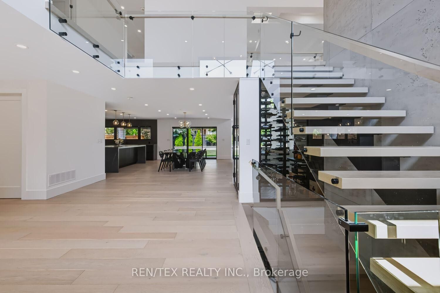 Property Photo: 84 Wilshire Boulevard ON L4L 6X2