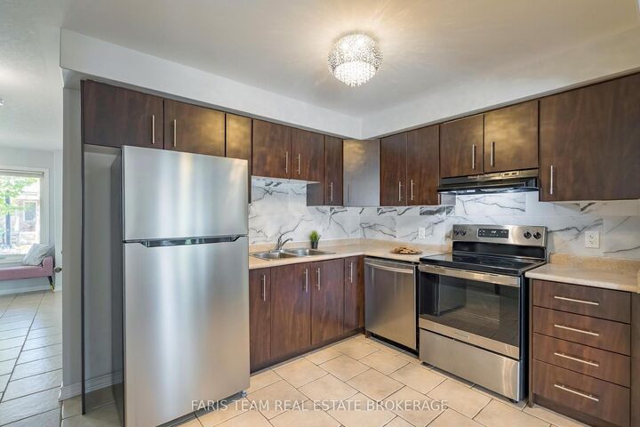 Property Photo: 75 Prince William Way 48 ON L4M 7P5