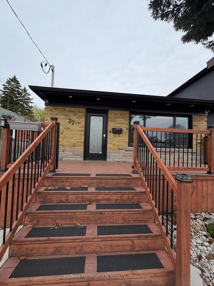 Property Photo: 37 Lynvalley Crescent ON M1R 2V1