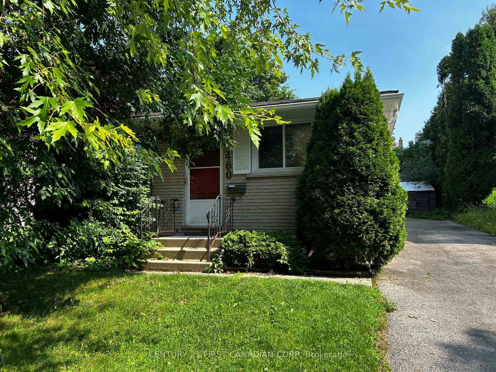 Property Photo:  460 Castlegrove Boulevard Room 5  ON N6G 1K8 