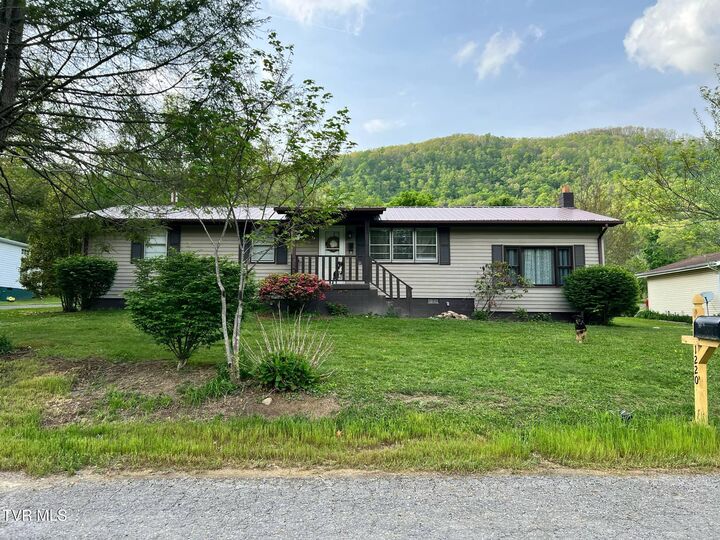 Property Photo: 1220 2nd Avenue VA 24219