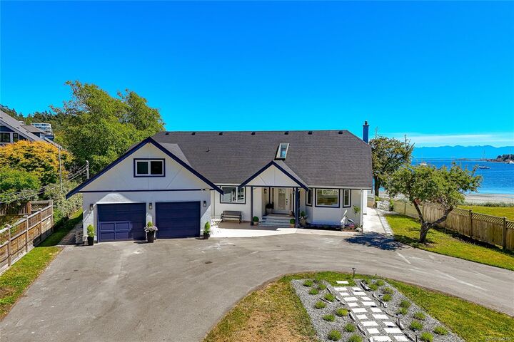 Property Photo: 3905B Cadboro Bay Rd BC V8N 4G3