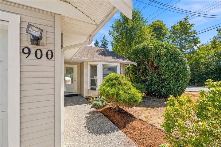 Property Photo: 900 Georgia Ave BC V9R 5W8