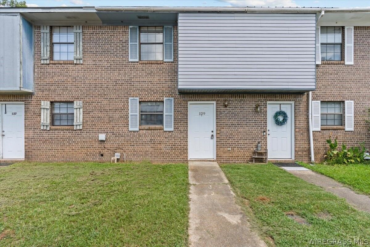 Property Photo: 129 Brian Court AL 36322