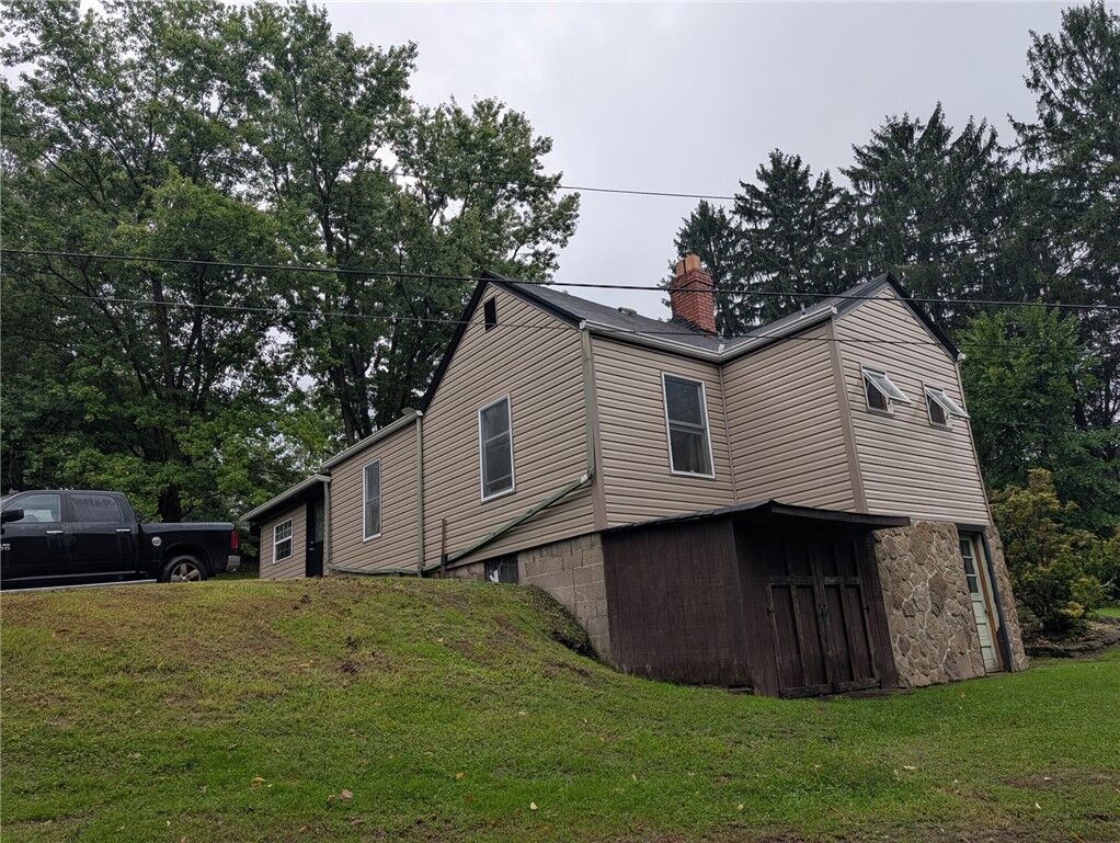 Property Photo:  237 Fox Stop Rd  PA 15022 