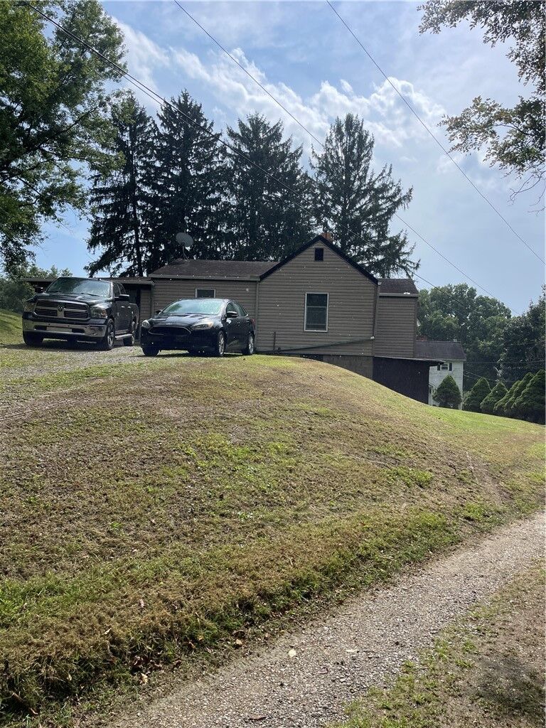 Property Photo:  237 Fox Stop Rd  PA 15022 