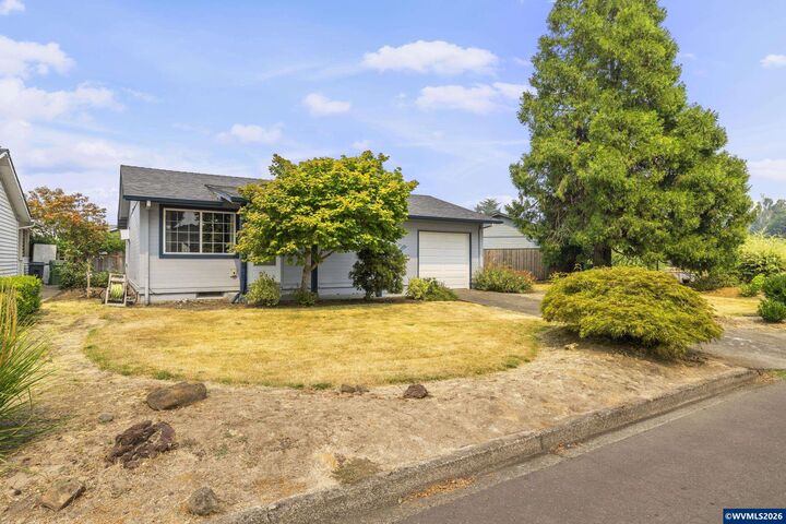 Property Photo: 2101 Country Club Ct OR 97071