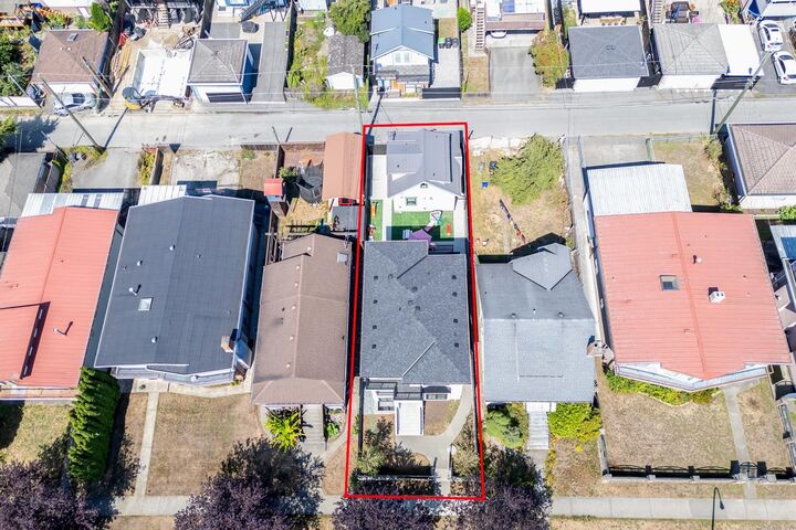 Property Photo:  425 E 56th Avenue  BC V5X 1R5 