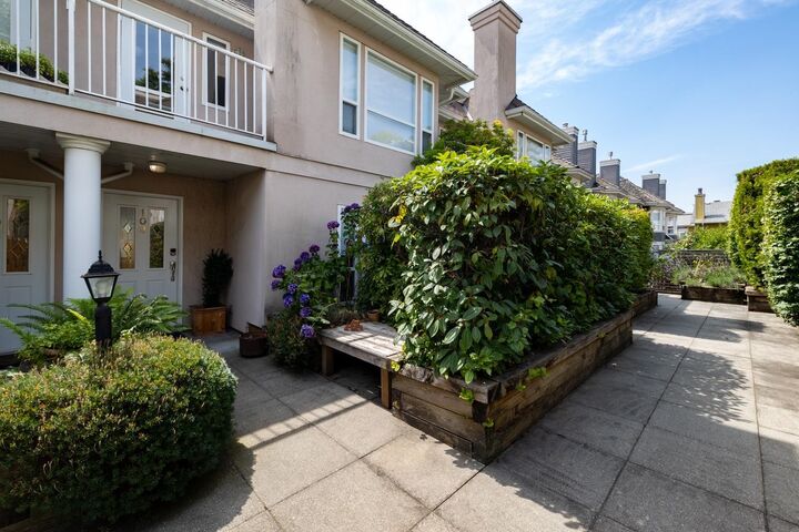 225 E 6th Street 109 — photo 1
