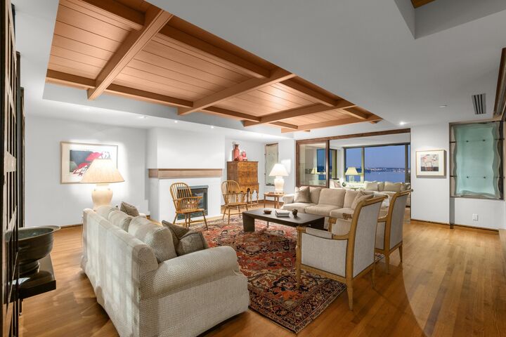 Property Photo: 2250 Bellevue Avenue 10 BC V7V 1C6