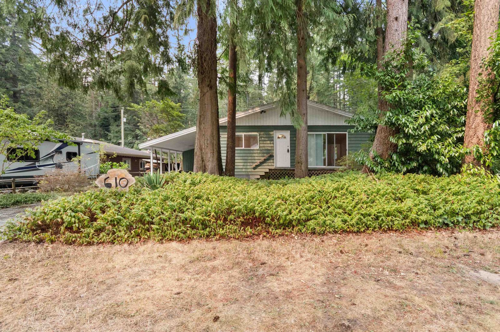 Property Photo: 610 Mountain View Road BC V2R 4Z5