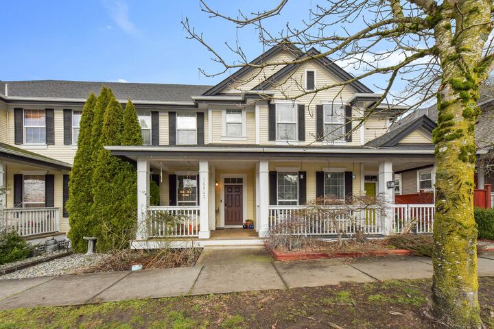 18043 70 Avenue — photo 1