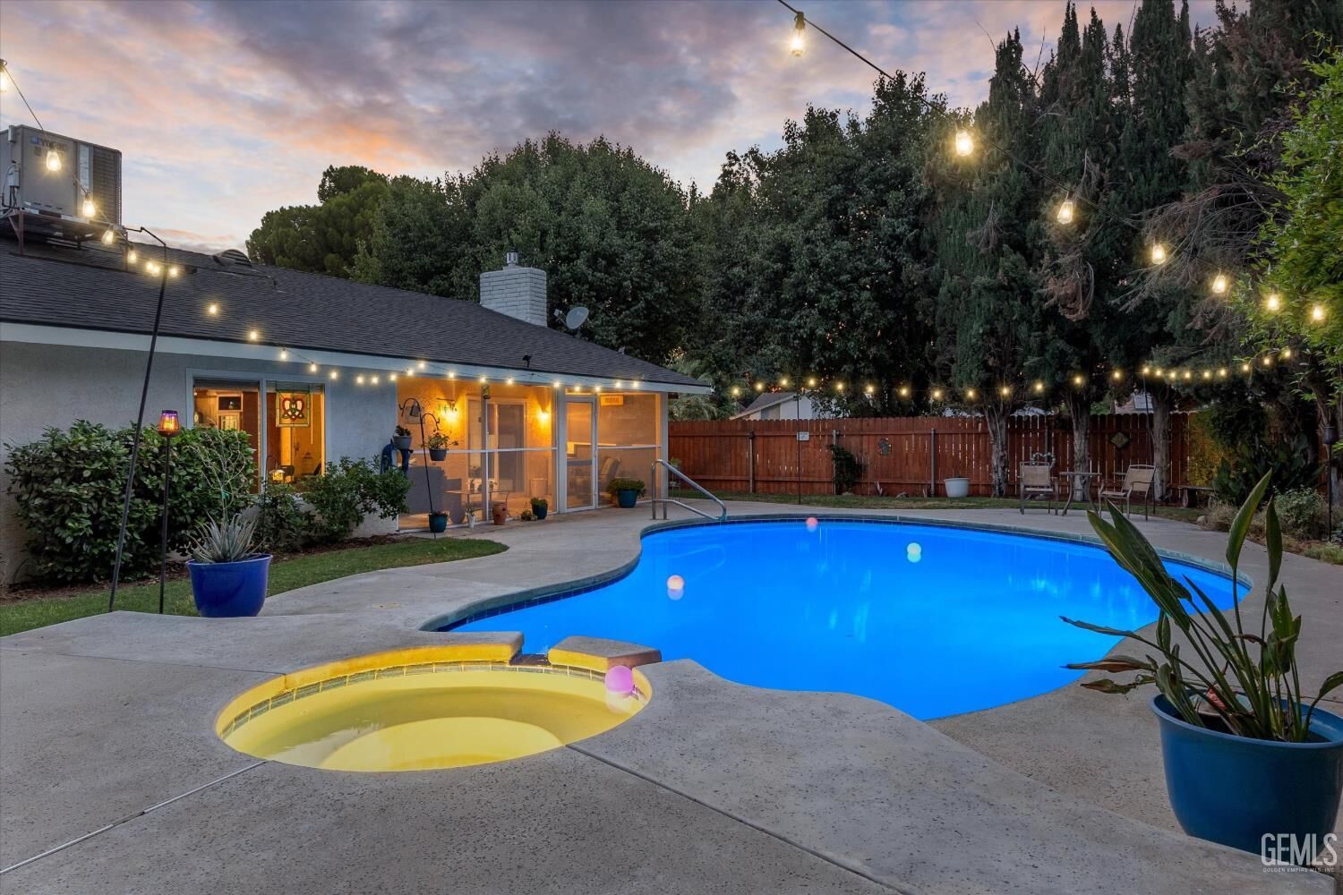 Property Photo: 308 Swan Court CA 93309