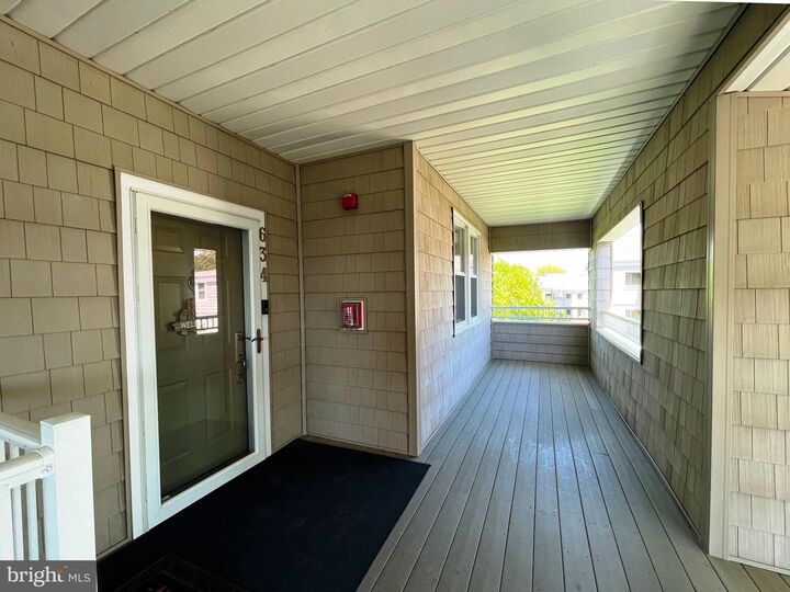 Property Photo:  634 Oyster Bay Place 404  MD 20688 