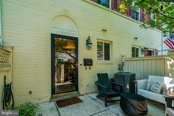 Property Photo: 1281 N Van Dorn Street VA 22304