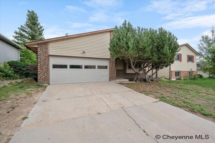 Property Photo:  816 Gardenia Dr  WY 82009 