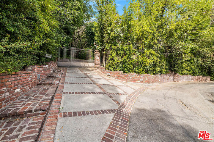 Property Photo:  9911 Tower Ln  CA 90210 