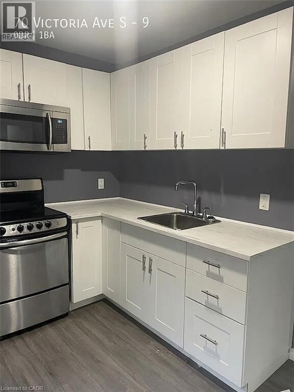 Property Photo:  70 South Victoria Avenue South 9  ON L8N 2S7 