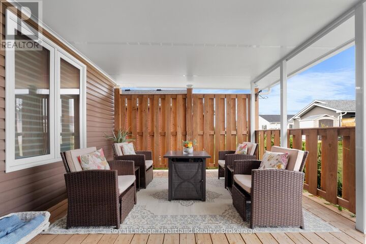 Property Photo:  8 Windward Way North  ON N7A 0B2 