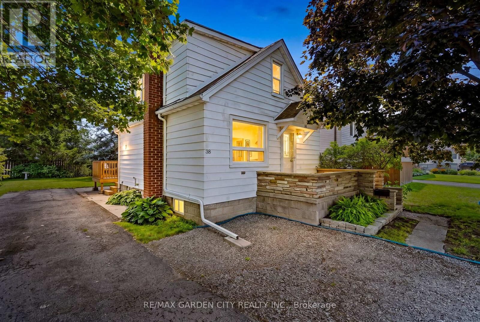 Property Photo: 38 Oakwood Street ON L3K 5E9