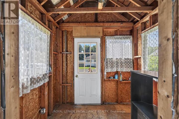Property Photo:  300 Park Street East  ON K0E 1T0 