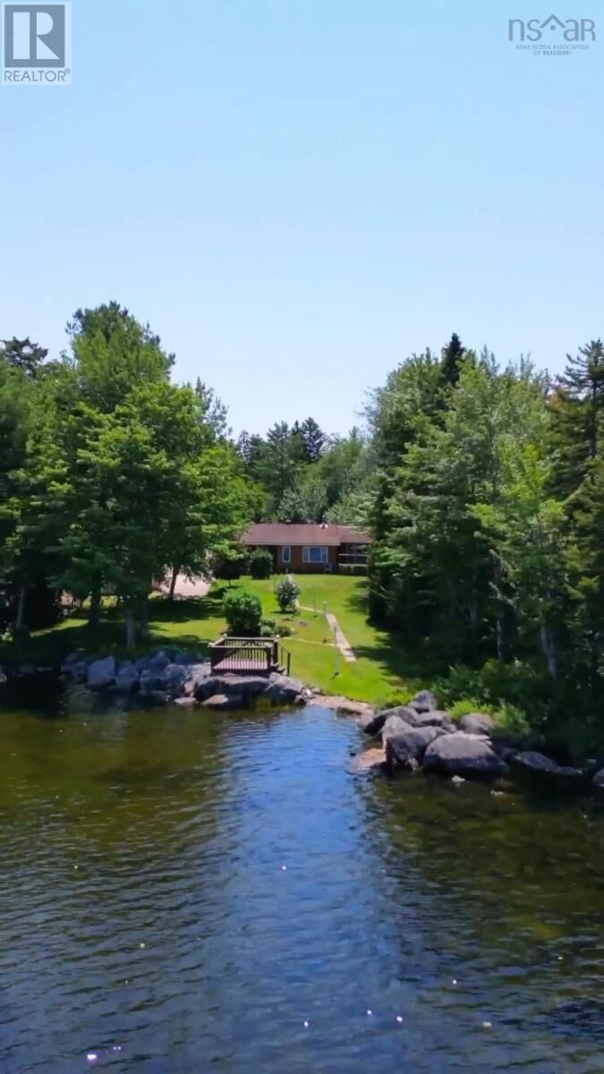 198 Spruce Drive — photo 1