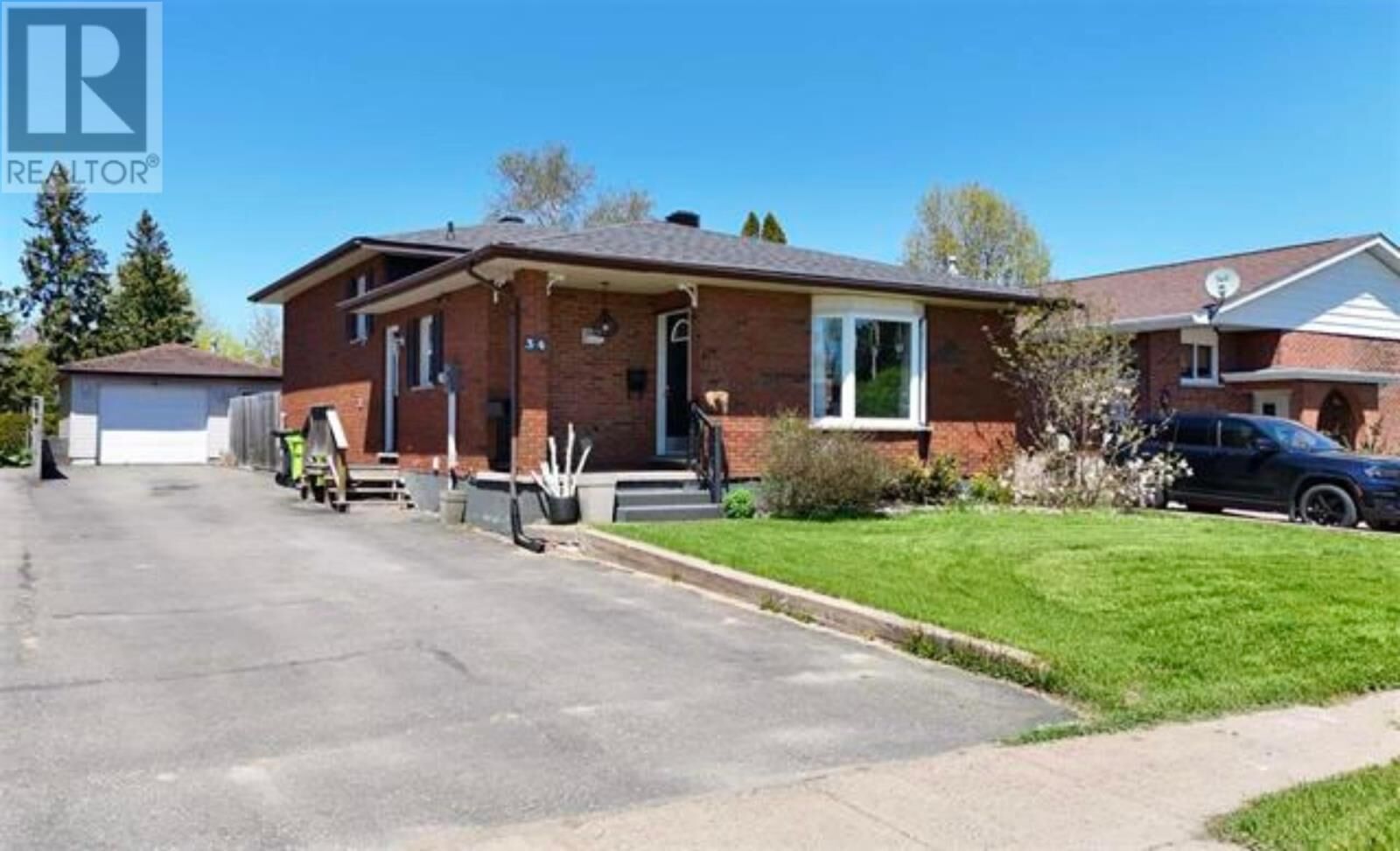 Property Photo:  34 Robin St  ON P6A 5X9 