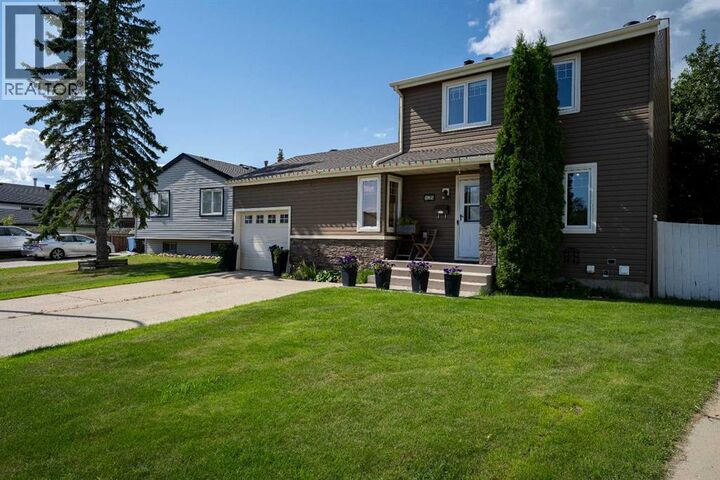 Property Photo:  108 Norbasca Bay  AB T9H 4T6 