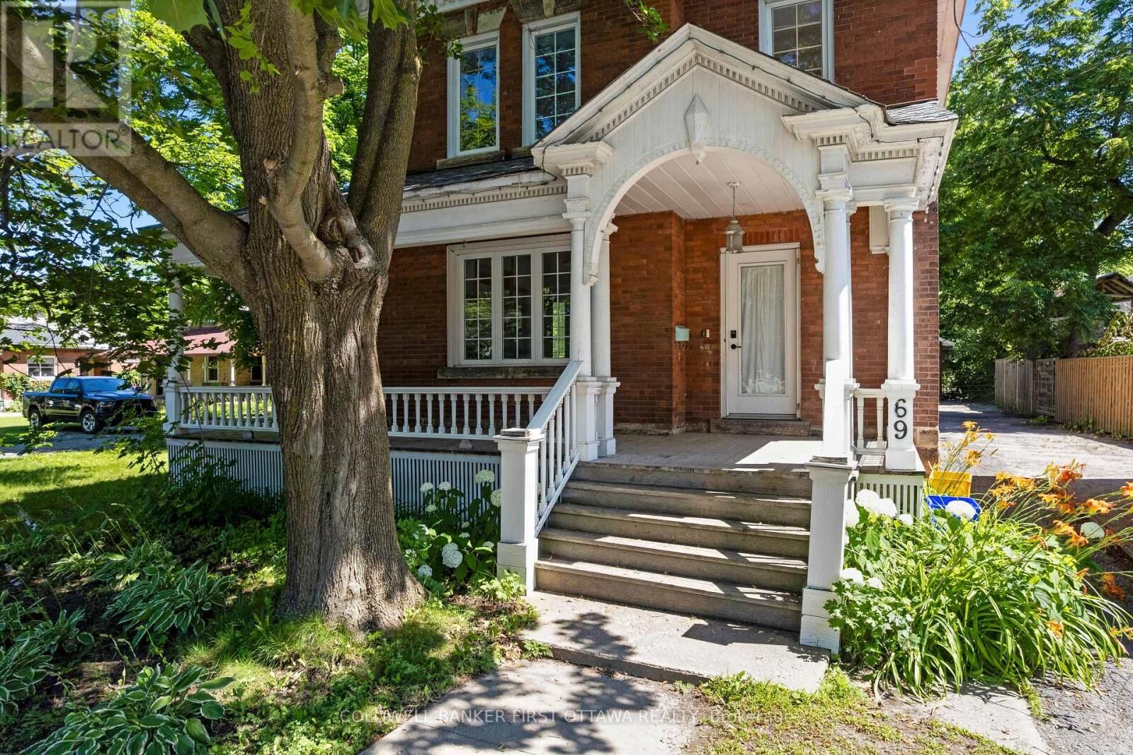 Property Photo:  69 Wilson Street West  ON K7H 2N7 