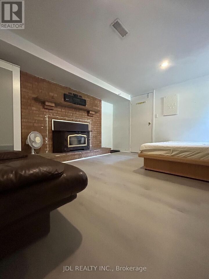 Property Photo: 186 Wilfred Ave. Avenue ON M2N 5C9